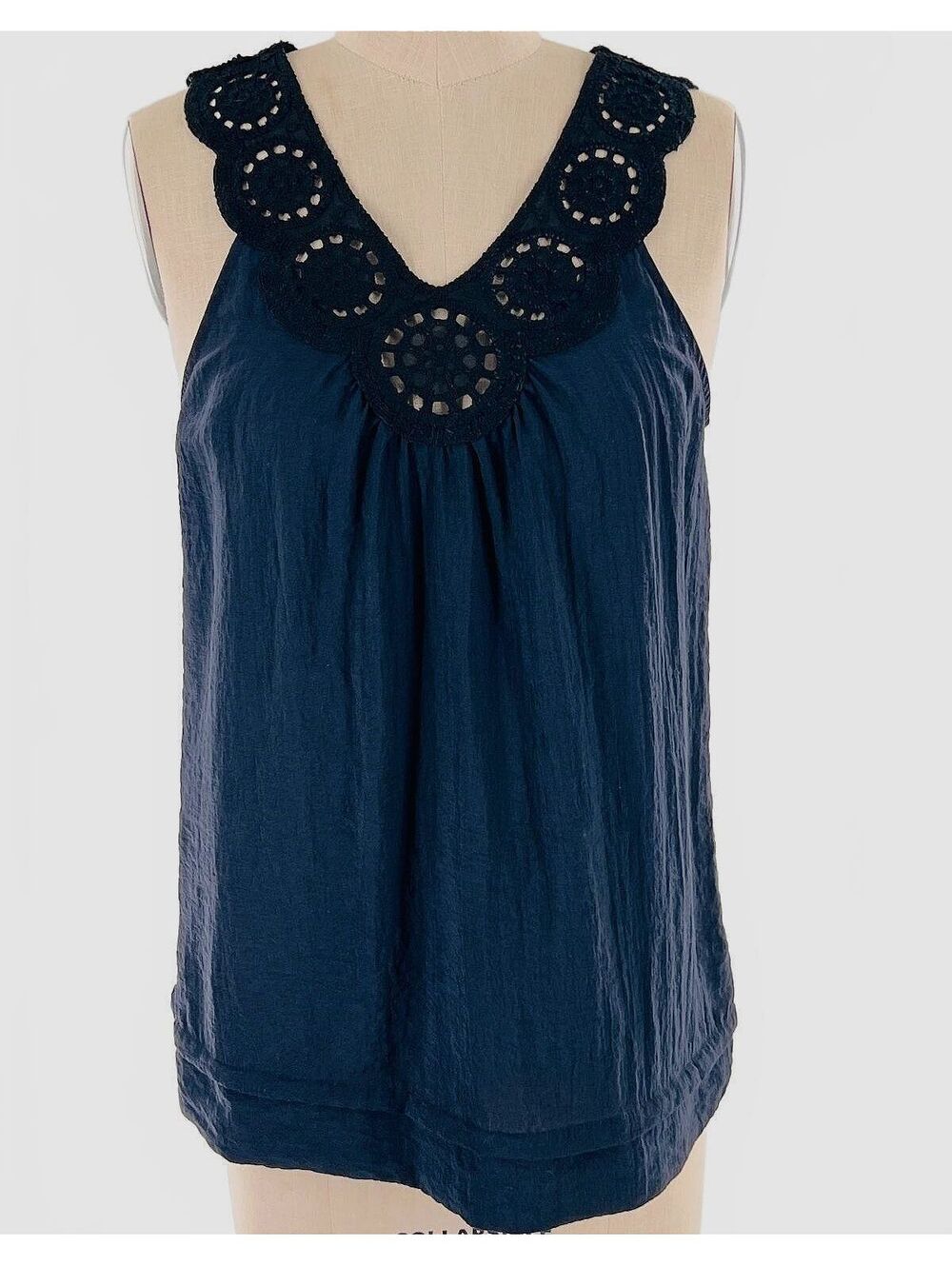 Vintage Y2K BCBGMAXAZRIA Navy Crochet Lace Trim Tank Top XS Boho Cottagecore